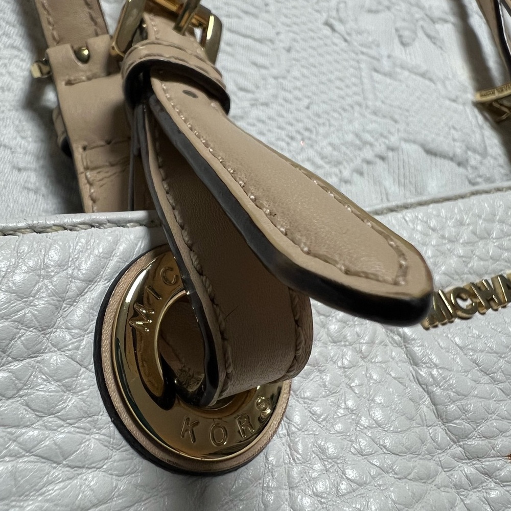 Michael Kors White and Gold Shoulder Bag - Picture 5 of 8